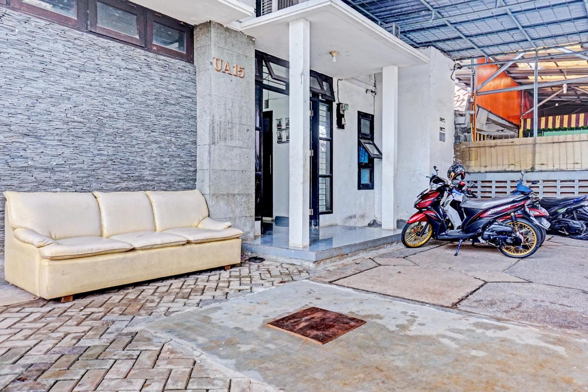 โอโย 90689 ลิลลี่ เฮาส์ Hotel ทังเกอรัง ภายนอก รูปภาพ