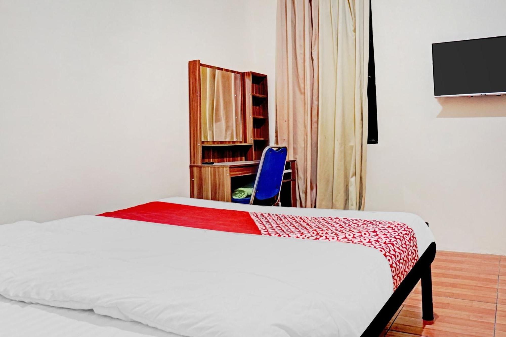 โอโย 90689 ลิลลี่ เฮาส์ Hotel ทังเกอรัง ภายนอก รูปภาพ